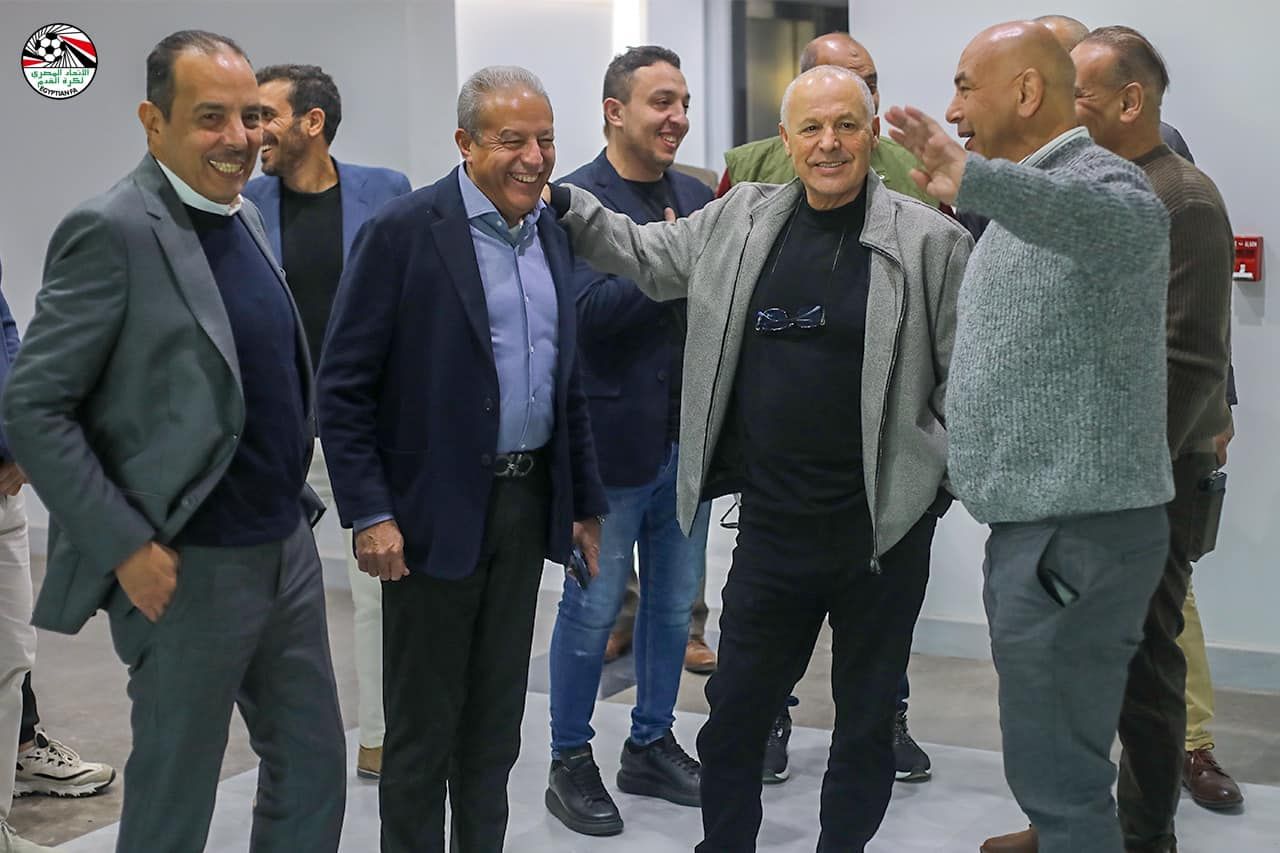 أول اجتماع بين أبو ريدة والتوأم لمناقشة استعدادات المنتخب لتصفيات المونديال.. صور