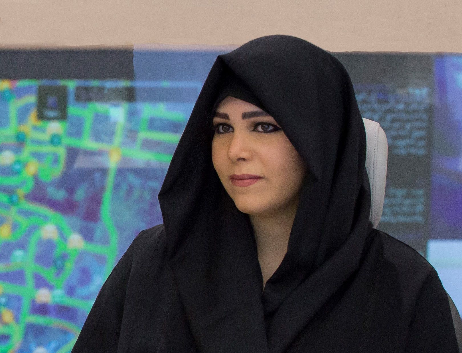 الامارات | لطيفة بنت محمد تكرم سايمون سكويب من المملكة المتحدة بجائزة قمة المليار متابع