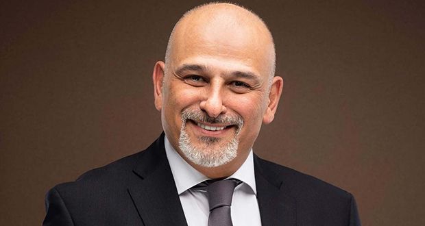 جمال سليمان يعود إلى دمشق.. استقبال حاشد بالعراضة الشامية