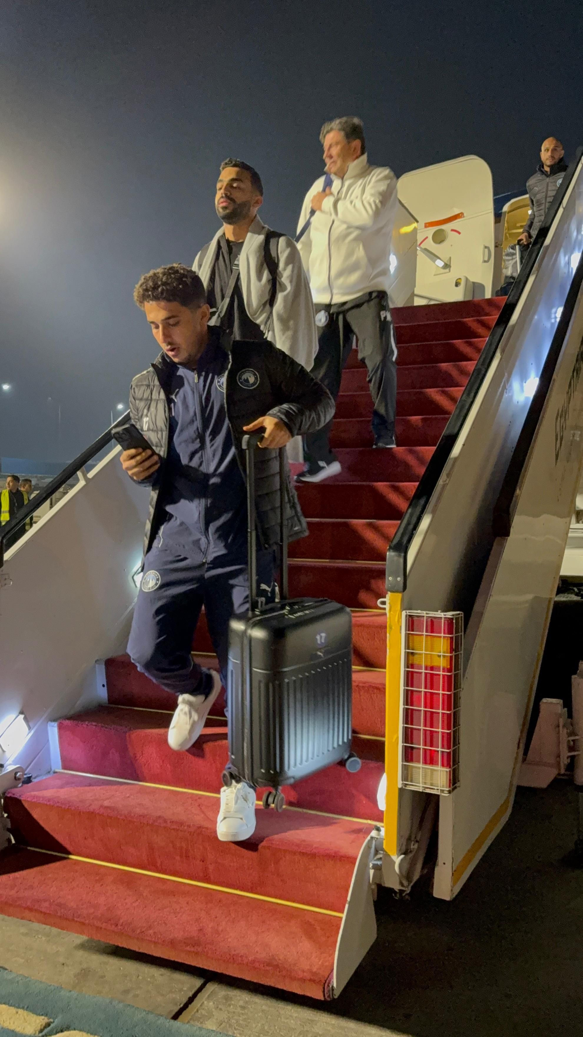 تفاصيل عودة بعثة بيراميدز من رحلة أنجولا الصعبة.. صور