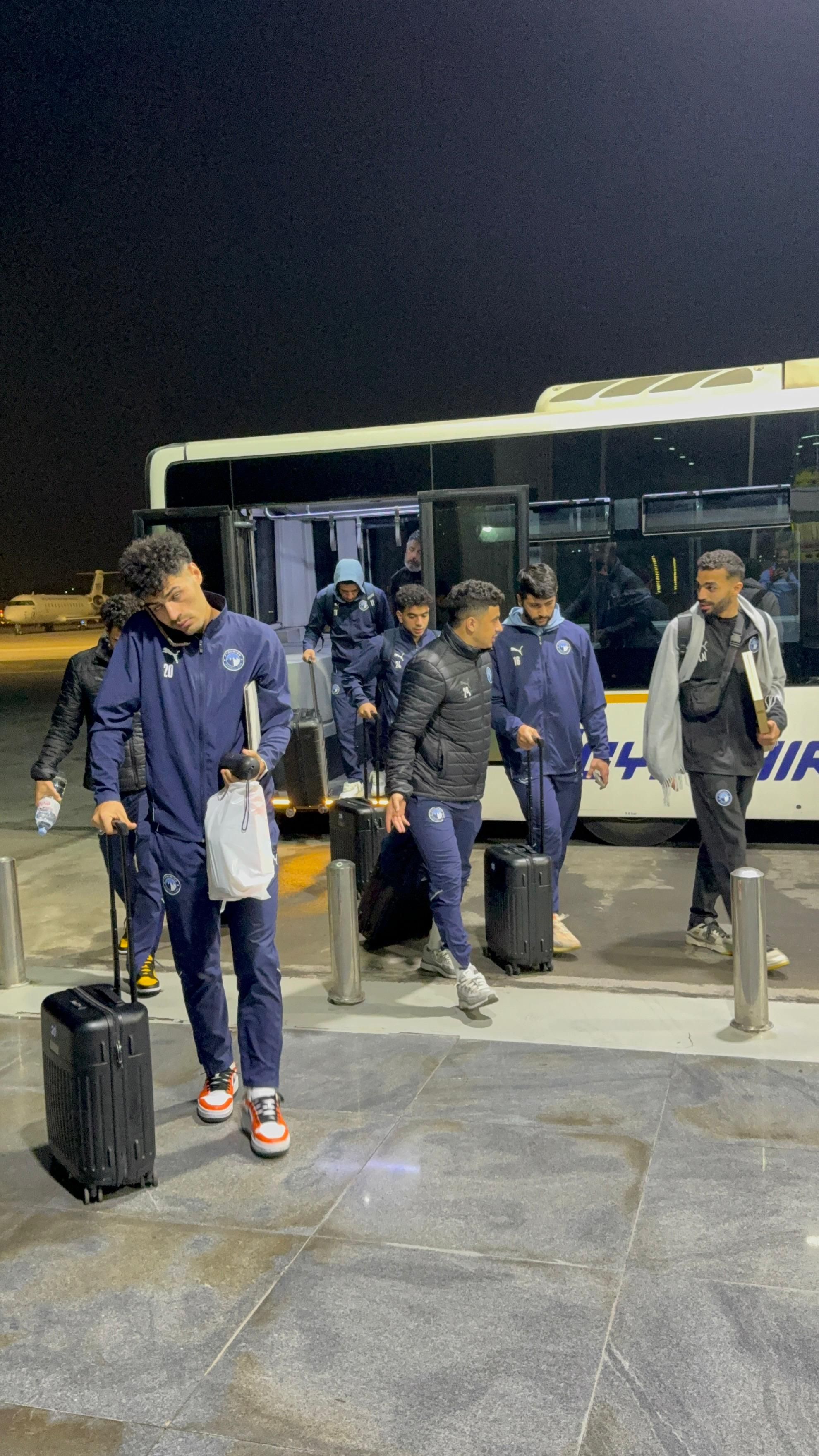 تفاصيل عودة بعثة بيراميدز من رحلة أنجولا الصعبة.. صور