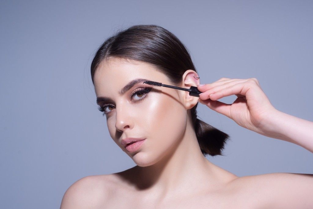 خطوات وضع مكياج الوجه بالترتيب... من الأساسيات إلى اللمسات الأخيرة