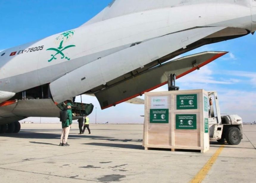 وصول الطائرة الإغاثية السعودية العاشرة لمساعدة الشعب السوري