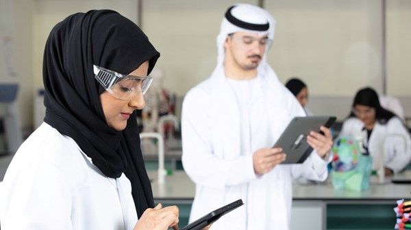 كلية ليوا تخصص منحا دراسية شاملة بالتعاون مع نافس للطلبة المواطنين للالتحاق ببرامج العلوم الصحية