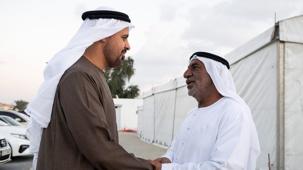 ذياب بن محمد بن زايد يقدّم واجب العزاء في وفاة والد الشهيد خالد علي البلوشي