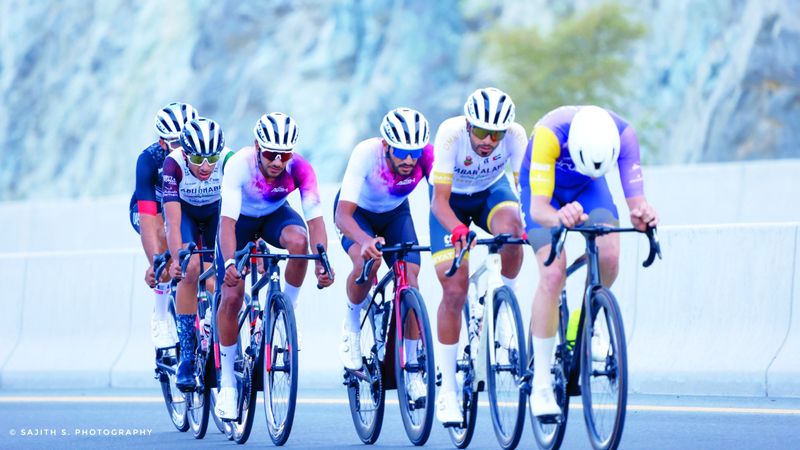 الامارات | المنصوري بطل سباق خورفكان للدرّاجات