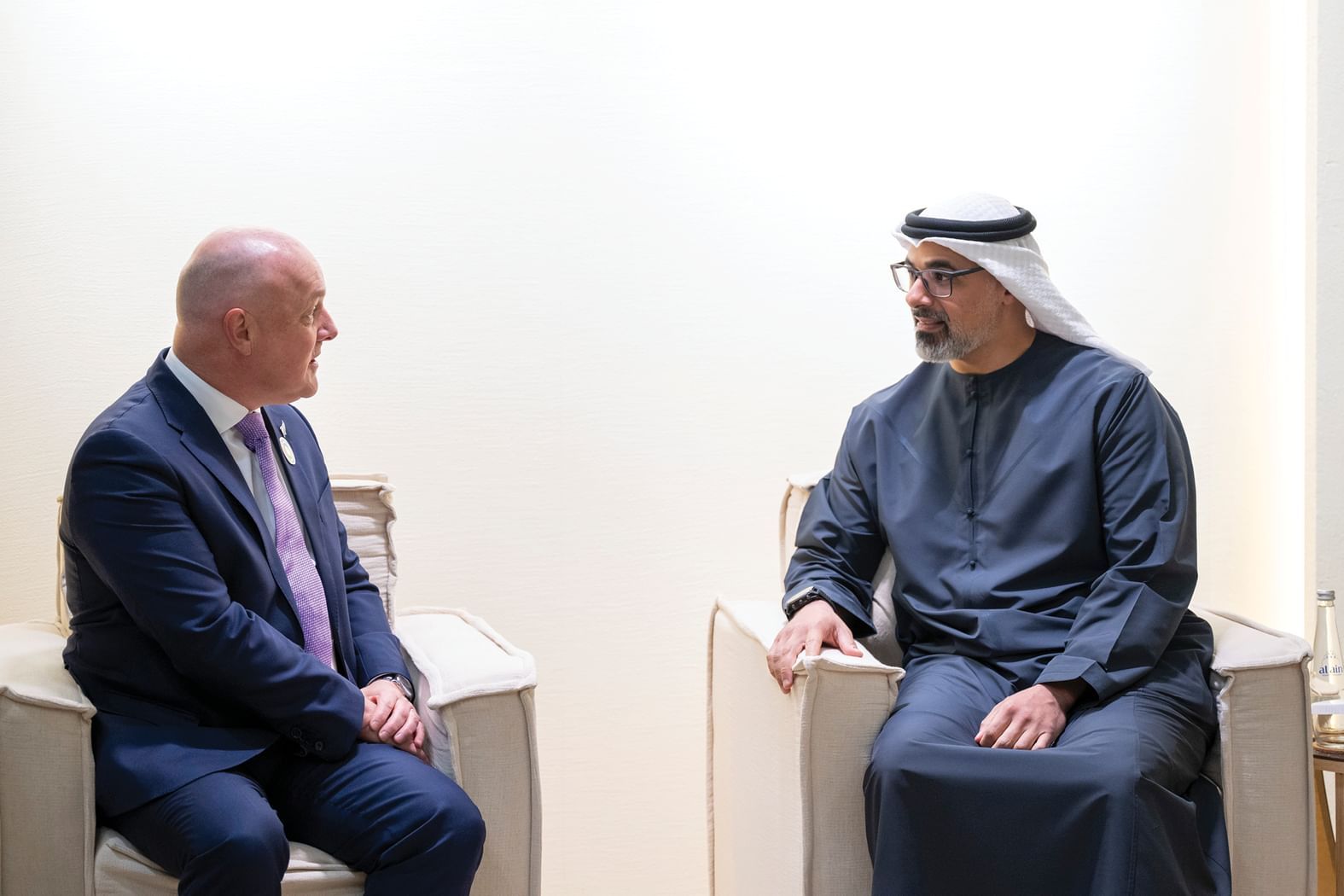 الامارات | خالد بن محمد بن زايد يبحث ورئيس وزراء نيوزيلندا تعزيز التعاون الثنائي