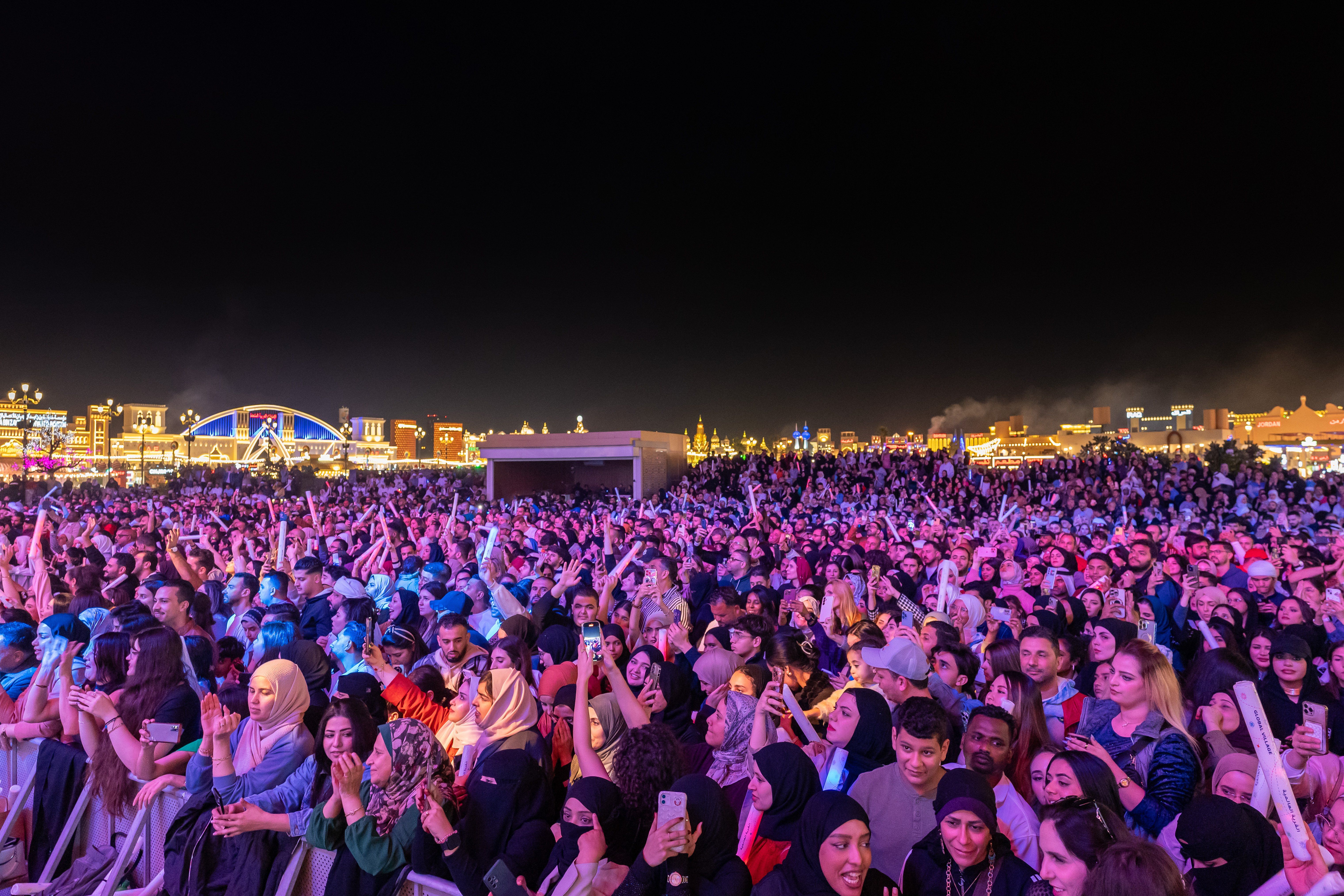 100 ألف متفرج فى حفل حسين الجسمى فى دبى.. صور