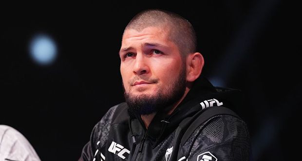 طرد بطل المصارعة الروسي حبيب نورمحمدوف من رحلة طيران أميركية