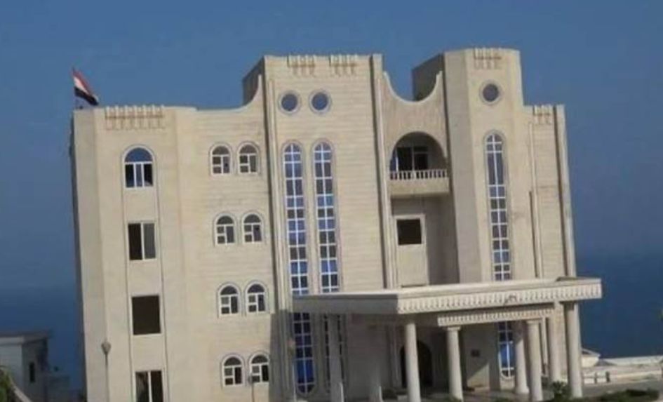 منع الموظفين من دخول قصر المعاشيق...الانتقالي ينقلب على الشرعي