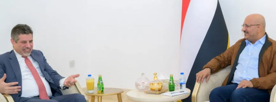 شاهد...السفير الامريكي يفاجئ الجميع ويكشف عن اتفاق جديد مع العميد طارق صالح