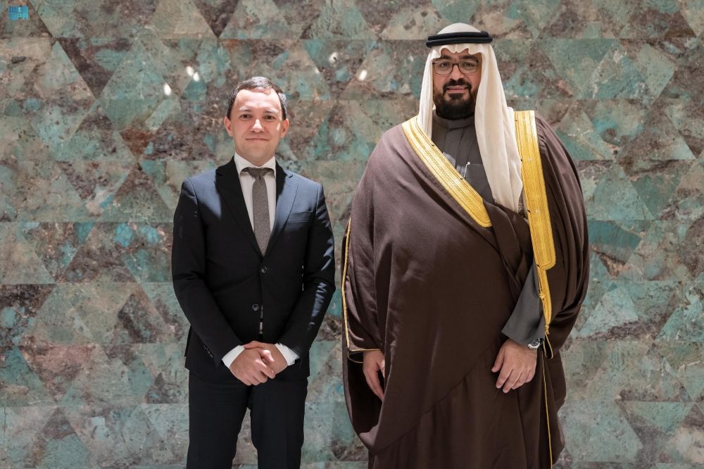 وزير الاقتصاد يبحث تعزيز التعاون مع نظيره الفنلندي