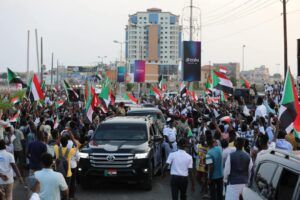 شاهد بالصور.. استقبال حاشد للفريق أول ركن عبد الفتاح البرهان رئيس مجلس السيادة