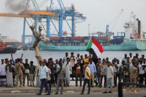 شاهد بالصور.. استقبال حاشد للفريق أول ركن عبد الفتاح البرهان رئيس مجلس السيادة