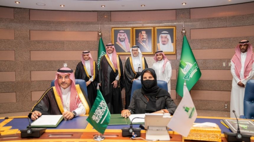 تفاصيل اتفاقية أكاديمية الإعلام السعودية وجامعة الملك عبدالعزيز