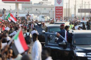 شاهد بالصور.. استقبال حاشد للفريق أول ركن عبد الفتاح البرهان رئيس مجلس السيادة