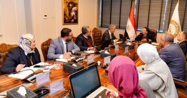 وزيرة البيئة تلتقى فريق استشارى من الأكاديمية البحرية للعلوم والتكنولوجيا