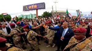 شاهد بالصور.. استقبال حاشد للفريق أول ركن عبد الفتاح البرهان رئيس مجلس السيادة