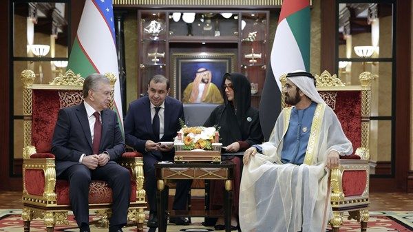 محمد بن راشد يستعرض مع رئيس أوزبكستان سبل تعزيز التعاون الثنائي