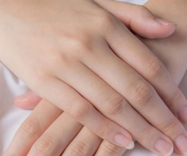 3 وصفات طبيعية تخلصك من اسمرار مفاصل الأصابع.. نتيجة فعالة خلال أيام