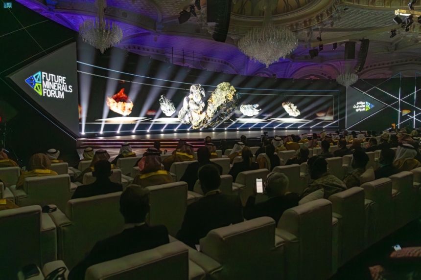 نيابة عن خادم الحرمين .. وزير الصناعة يفتتح مؤتمر التعدين الدولي