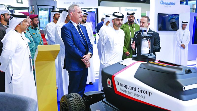 الامارات | منصور بن محمد يفتتح معرض ومؤتمر الأمن والسلامة «إنترسيك 2025»