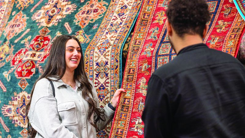 الامارات | القرية العالمية.. الوجهة المحبوبة تفتح لزوارها صناديق كنوزها