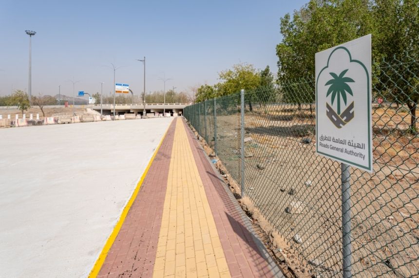 15,000 متر مربع.. الأسفلت المطاطي ابتكار جديد يُريح أقدام الحجاج