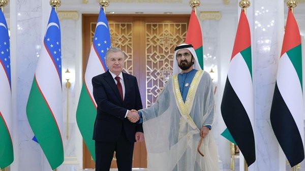 محمد بن راشد يلتقي رئيس أوزبكستان