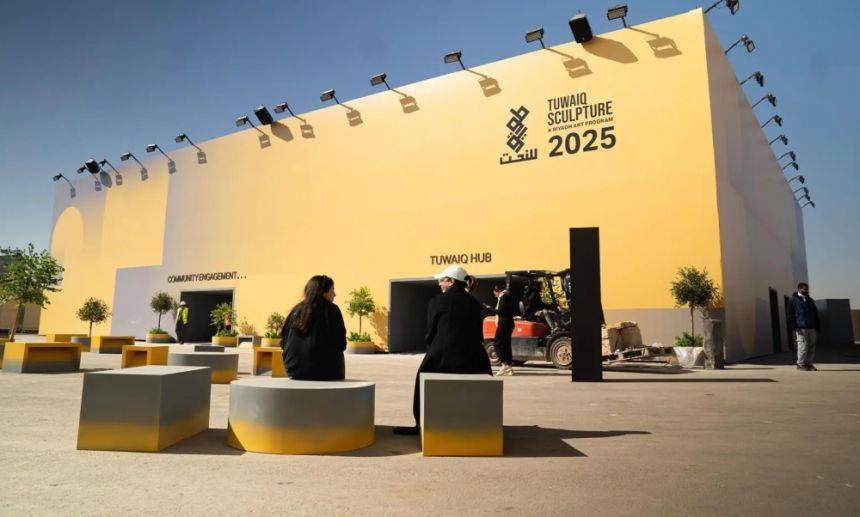 انطلاق ملتقى طويق الدولي للنحت بمشاركة 30 فنانًا عالميًا