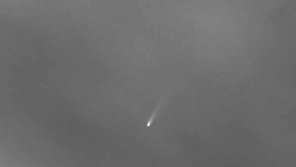 سماء الإمارات تشهد مذنباً لامعاً يمكن رؤيته بالعين المجردة