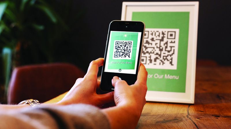 الامارات | الـ «QR» المزيفة فخ جديد يتربص بالمتسوقين لسرقة البيانات الحساسة