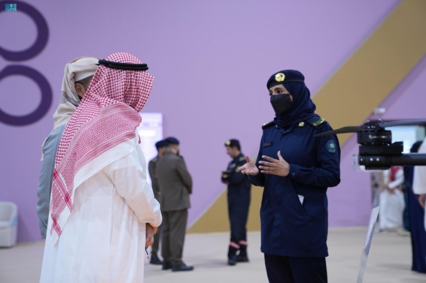الدفاع المدني تستعرض طائرة دون طيار للبحث والإنقاذ في مؤتمر الحج