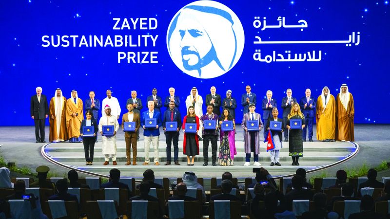 الامارات | رئيس الدولة: ملتزمون بالتنمية المستدامة والإسهام في تمكين المجتمعات حول العالم