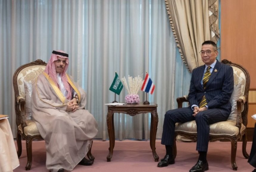 وزير الخارجية يلتقي رئيسي البرلمان والنواب في تايلند
