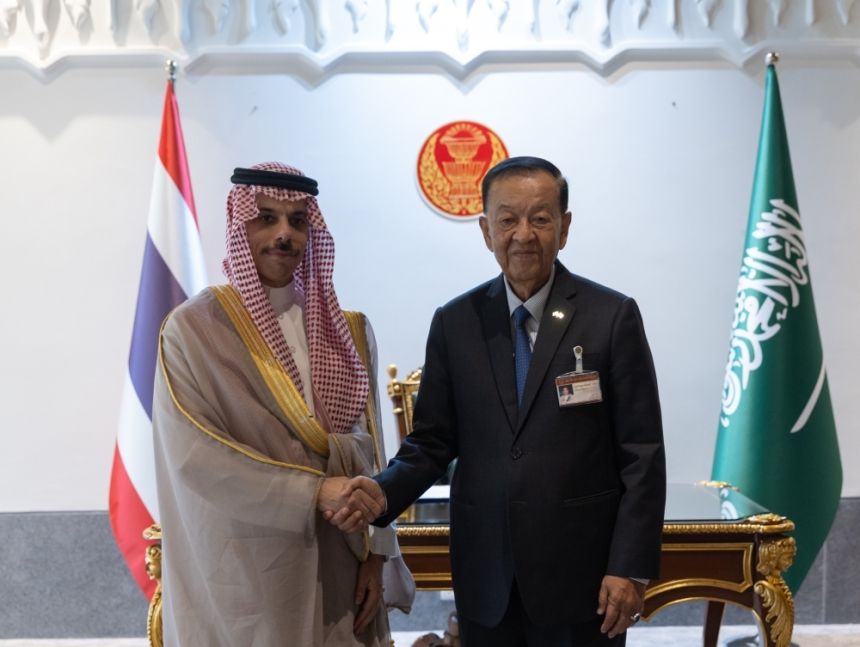 وزير الخارجية يلتقي رئيسي البرلمان والنواب في تايلند