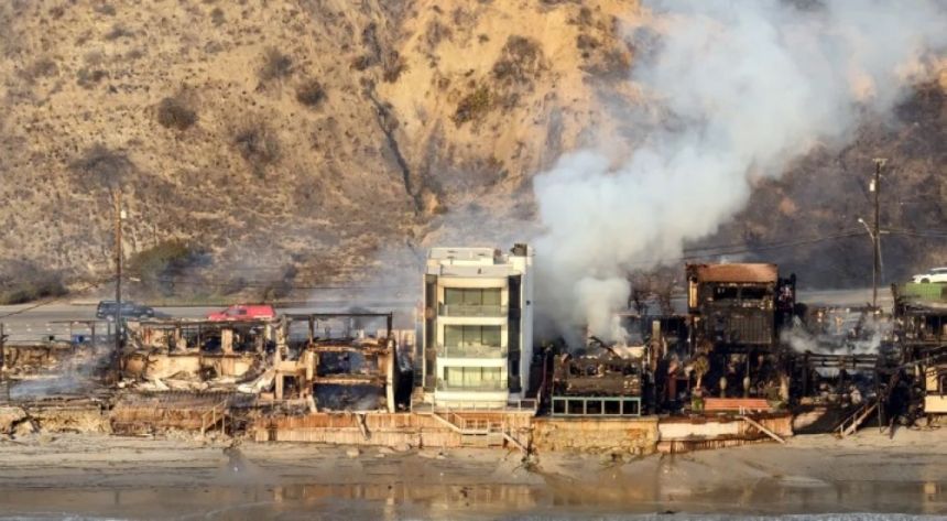 بينهم توم هانكس.. منازل مشاهير ورجال أعمال نجت من حرائق لوس أنجلوس