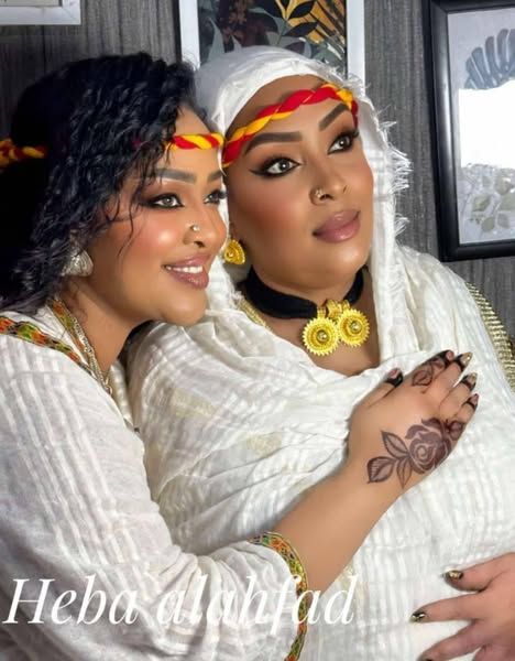 شاهد بالصور.. الفنانة حنان بلوبلو تخطف الأضواء على مواقع التواصل بإطلالة “أثيوبية” مع إبنتها الحسناء