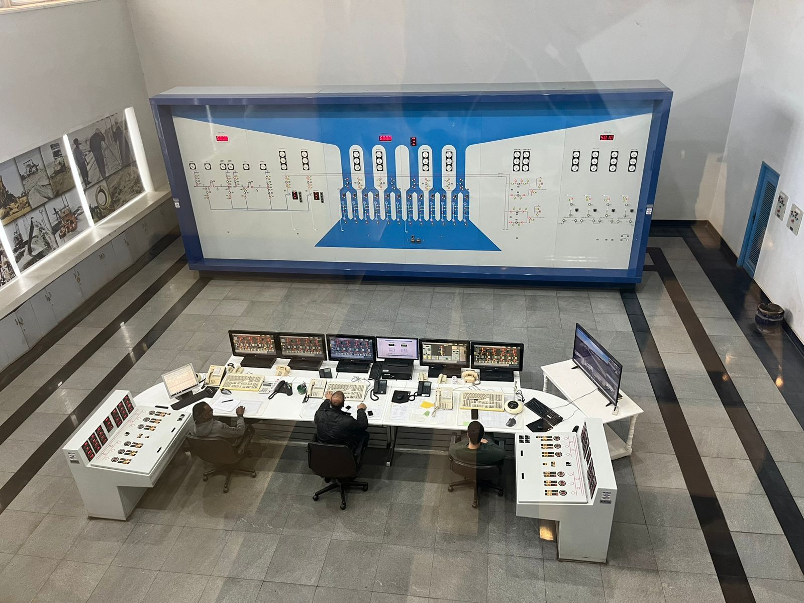 وفد لجنة الطاقة بمجلس النواب يصل إلى محطة السد العالى