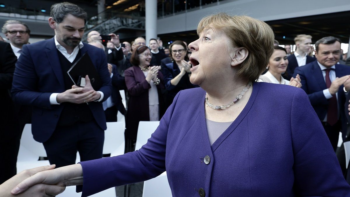 الامارات | أنجيلا ميركل مازالت تشغل العالم: المذكرات تحقق «مبيعات مذهلة»