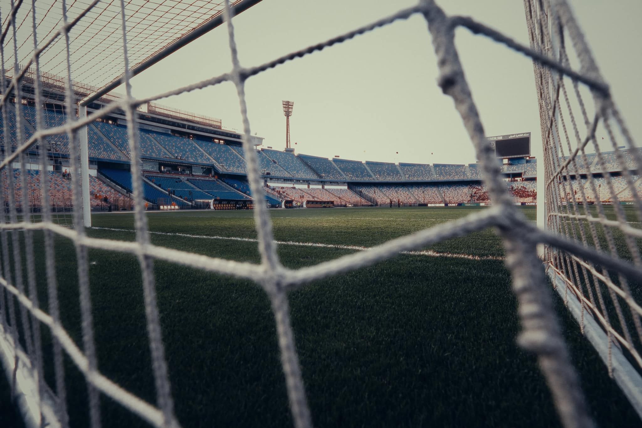 استاد القاهرة يتزين قبل مباراة الأهلي وأورلاندو وحضور جماهيري ضعيف.. صور