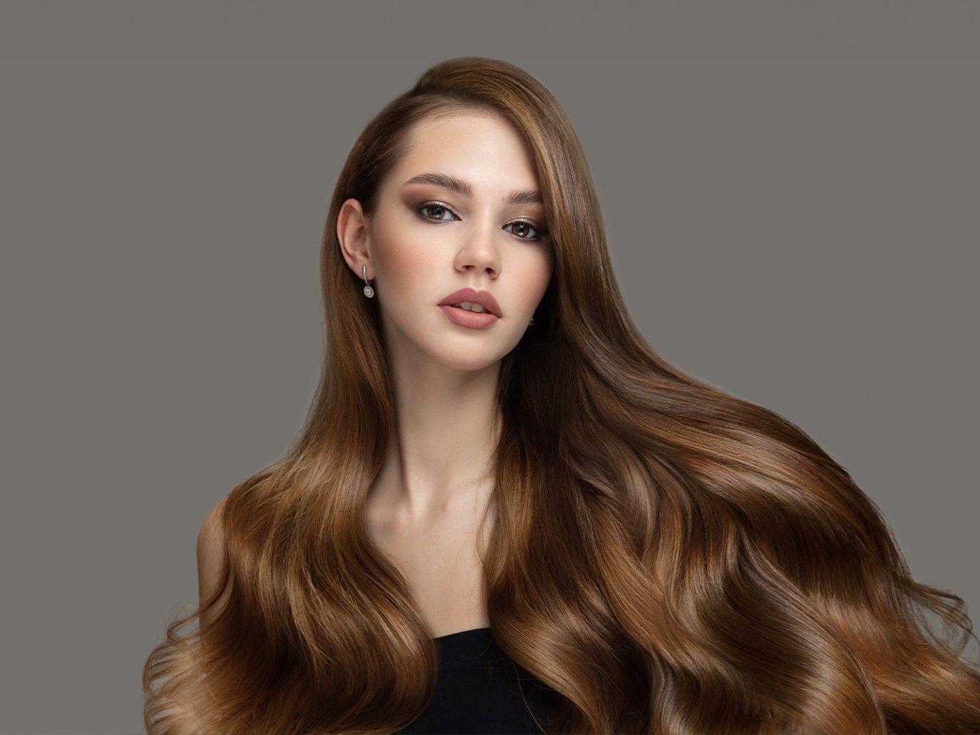 من الأعشاب الطبيعية إلى الصبغات الكيميائية.. تطور تلوين الشعر عبر الزمن