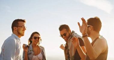 طالع الأبراج: 5 أبراج معروفة بخفة الدم والبساطة.. استحالة تبقى معاهم وماتضحكش