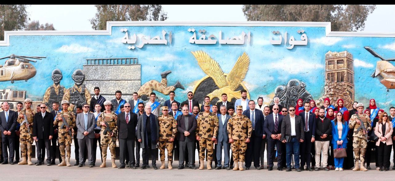 القوات المسلحة تنظم زيارة لوفد من الإعلاميين وطلبة الجامعات لقيادة قوات الصاعقة