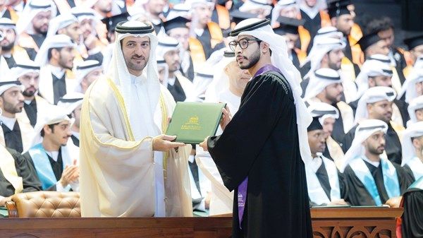سلطان بن أحمد يشهد تخريج دفعة «الخريف 2024» من جامعة الشارقة
