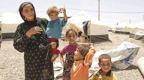 نواف سلام يدعو لتأمين عودة اللاجئين السوريين