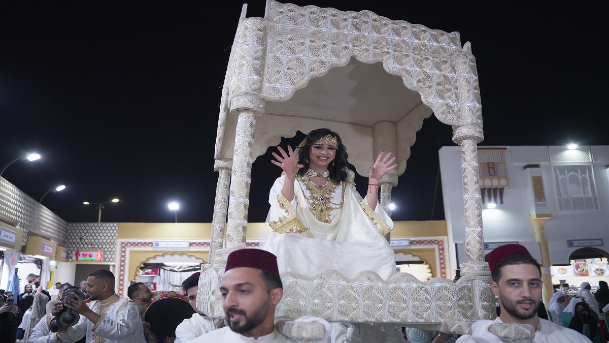 الامارات | عرس مغربي وزغاريد وموسيقى في مهرجان الشيخ زايد.. بالصور