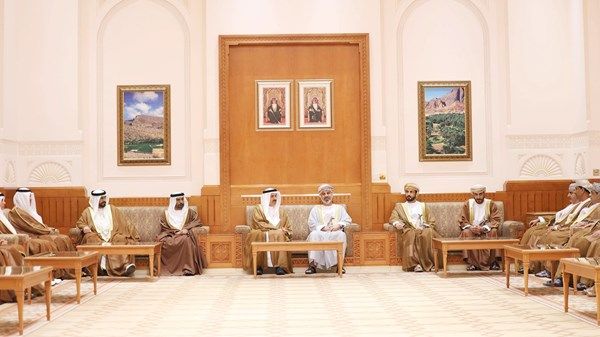غباش يعقد جلسة مباحثات مع رئيس مجلس الشورى العُماني