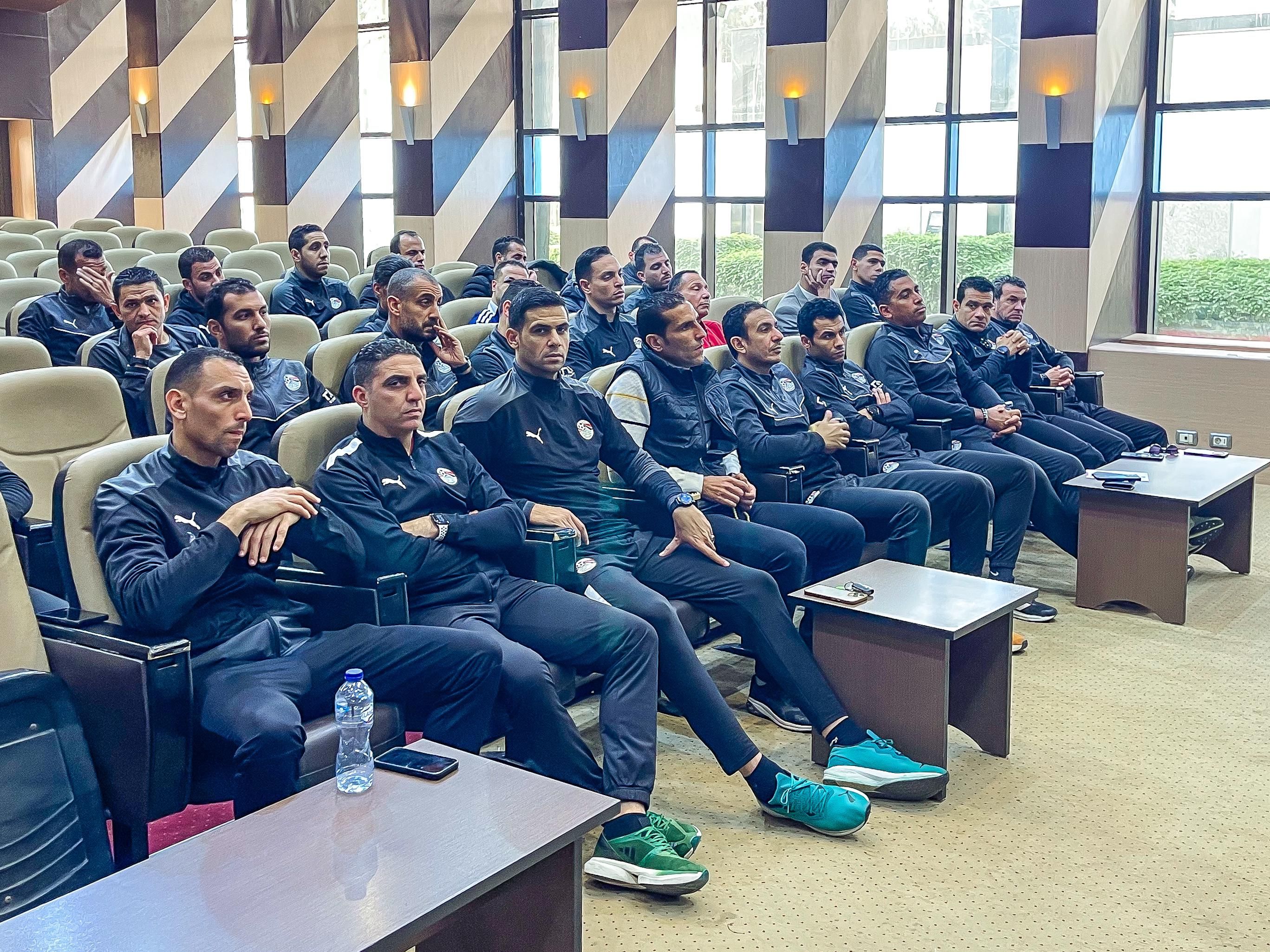 محاضرة فنية للحكام لتحليل الأداء وتصحيح أخطاء مباريات الجولتين الـ7 و8