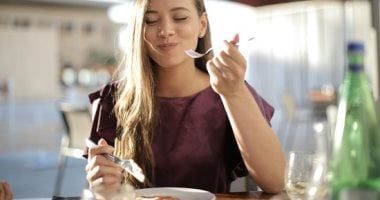 طالع الأبراج: 5 أبراج ما بتحبش تجرب أكلات جديدة.. بيحبوا الملوخية أكتر من السوشى